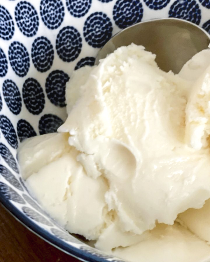 Easy & Rich country vanilla ice cream, simply made homestead, made from scratch, homemade homestead, tips and tricks in the garden, diy inspiration, homemade mayo recipe, natural living, fresh food, living simply