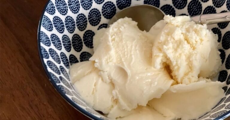 homemade country vanilla ice cream in a blue and white bowl