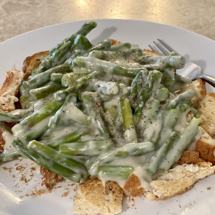 How to Make Creamed Asparagus